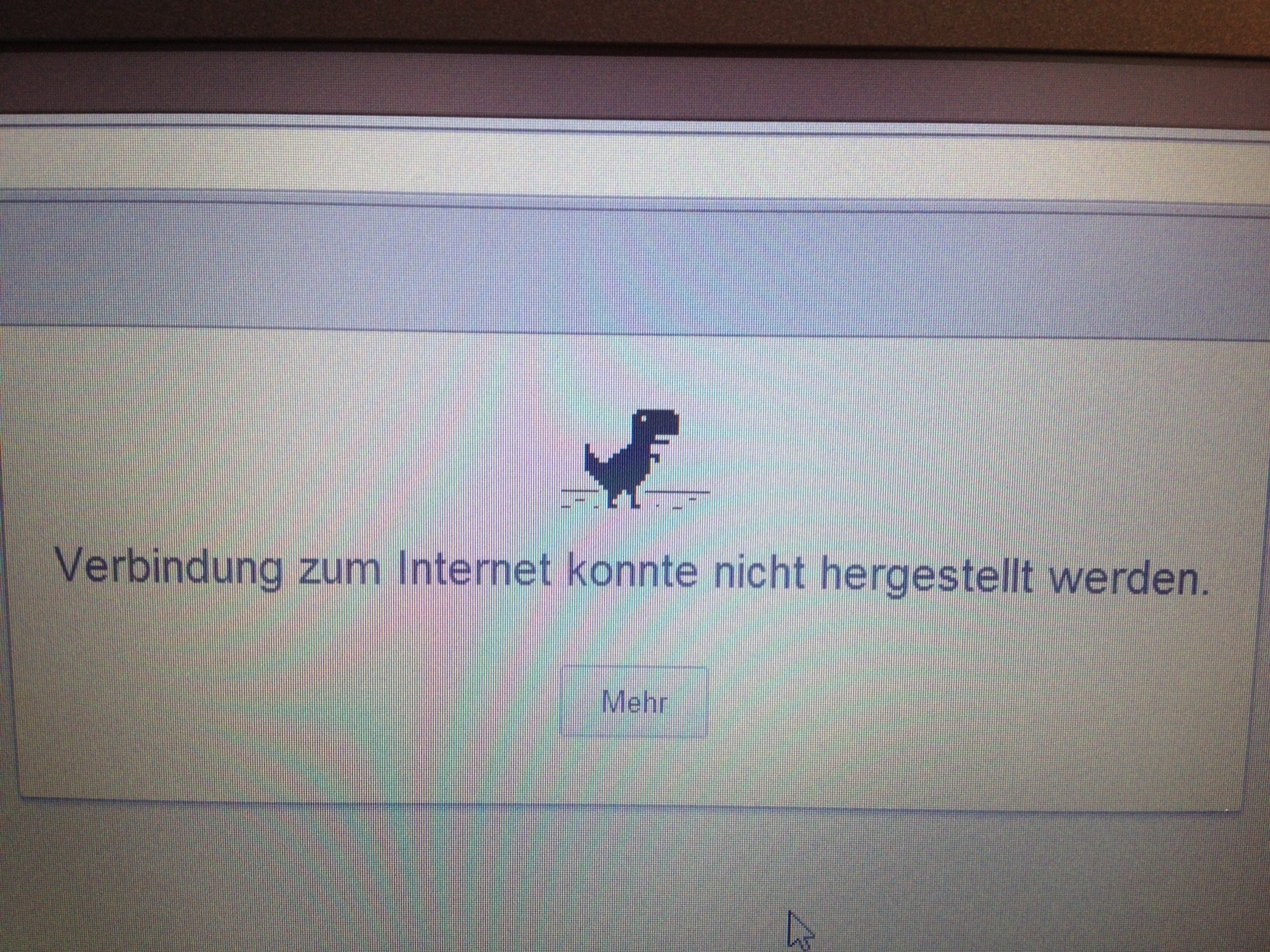 Das Bild zeigt ein Computerbild, welches besagt, dass die Verbindung mit dem Internet zur Zeit nicht möglich ist, als kleines Sinnbild dafür steht über der Schriftzeile ein kleiner Dinosaurier.